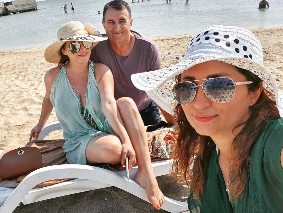 Xatirə çimərlik fotolarını yaydı 